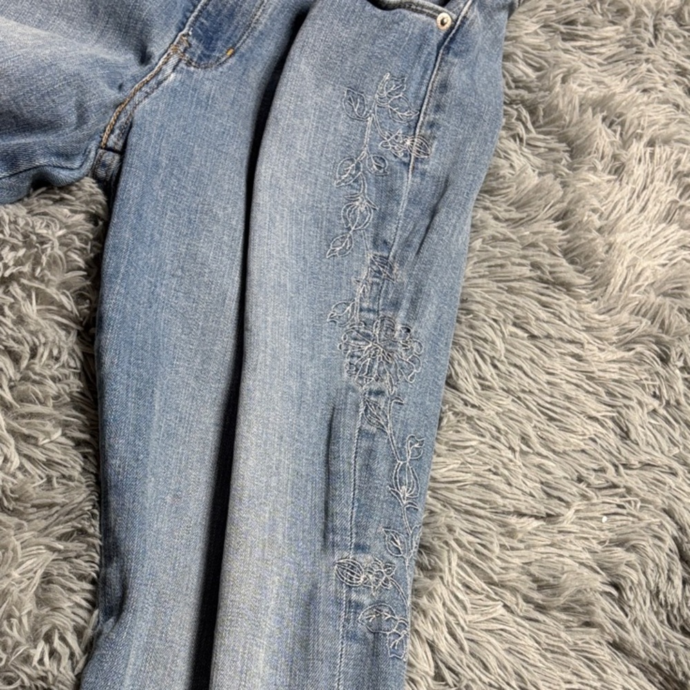 Y2K Levi's Classic Boot Cut Jeans with Embroidery - Picture 7 of 15